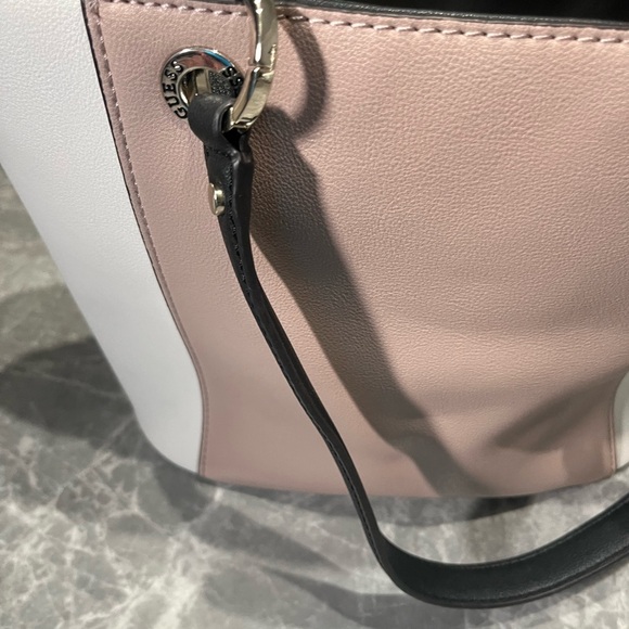 Guess Handbag Womens Medium Pink Logo Zip Satchel Purse Double Handles - Picture 3 of 5